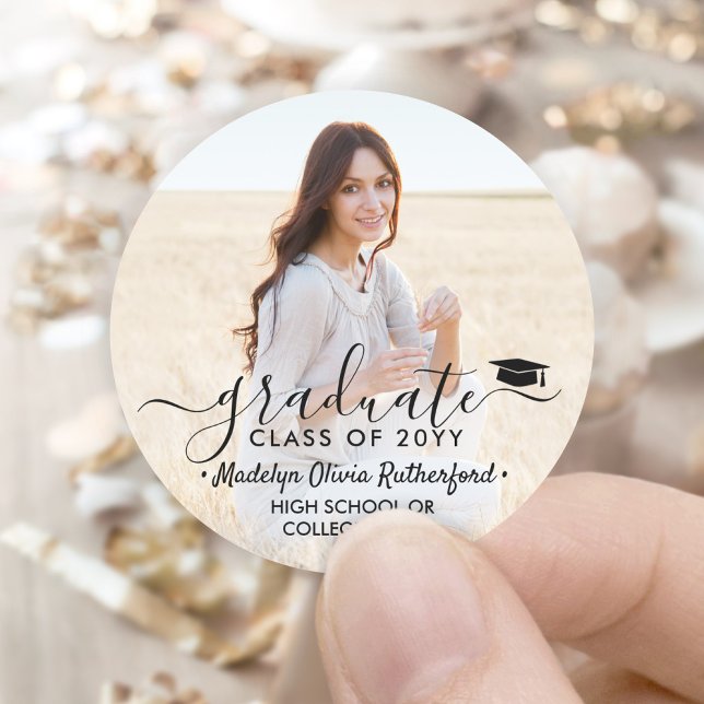 Sticker Rond Graduation Photo & Elegant Black Script Classe Ann (Créateur téléchargé)