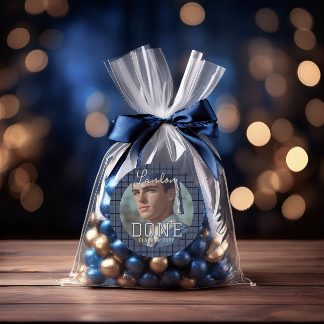 Sticker Rond Grand pré-diplôme Classe de photo Année terminée (Preppy Graduate Graduation Photo Class Year "DONE" Classic Round Sticker)