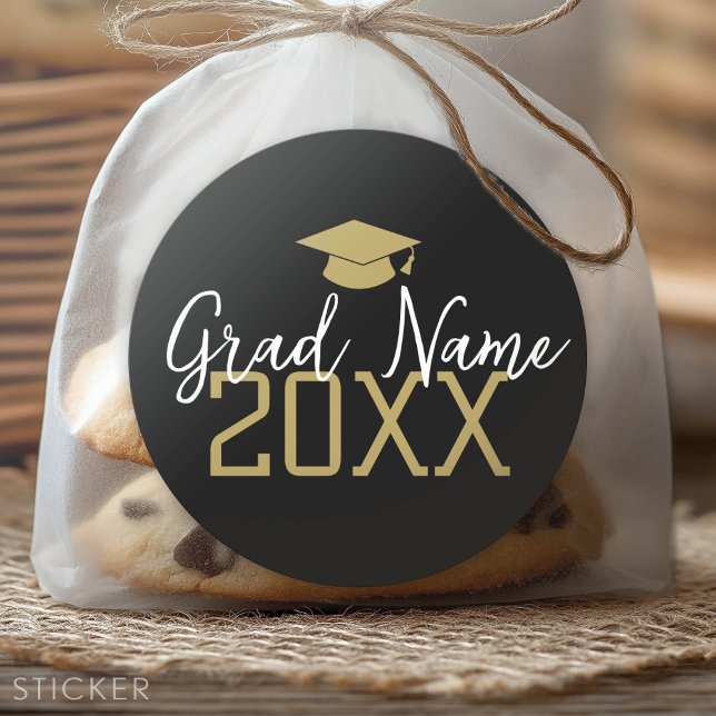 Sticker Rond Grande année - Grand Nom et Casquette - Noir Or (Custom Graduation Sticker - Favor Stickers or Envelope Label)