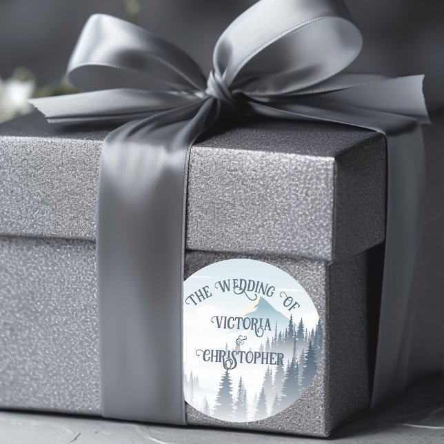 Sticker Rond Gray Mountain Fog Forest Wilderness Mariage d'hive (Créateur téléchargé)