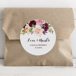 Sticker Rond Green Blush Bourgogne Floral Amour & Merci Mariage<br><div class="desc">Cet autocollant rond vert bordeaux amour & merci mariage classique est parfait pour un mariage rustique. Le design se compose d'élégants bouquets de fleurs dessinés à la main,  verts,  rousses,  violets,  rouges et bordeaux,  inspirant la beauté naturelle.</div>