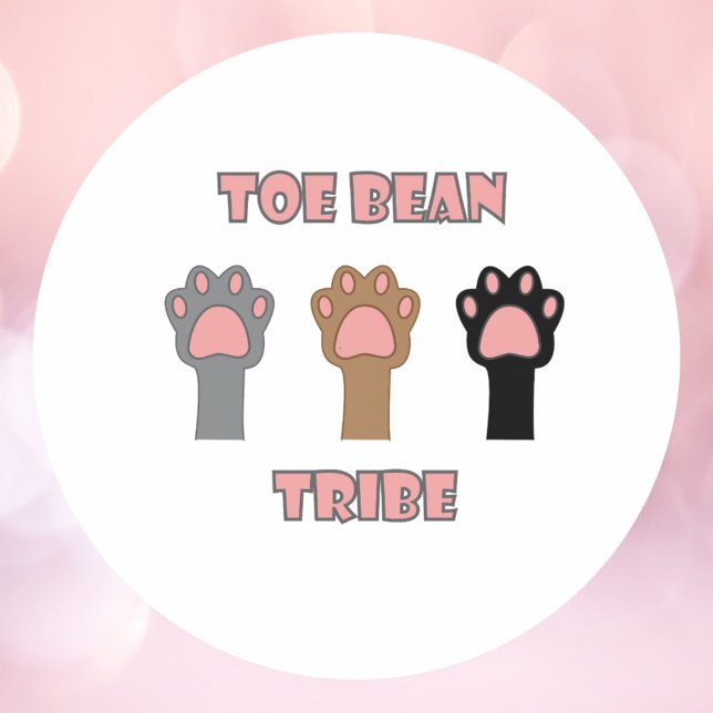 Sticker Rond Grise Brun Noir Patte de Chat Empreinte Doigts de  (A sticker with three cat paws and the words toe bean tribe in pink and gray)