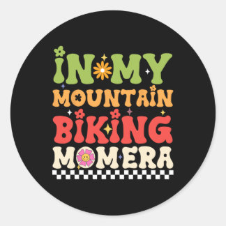Sticker Rond Groovy In My Mountain Biking Mom Era Retro Biking 