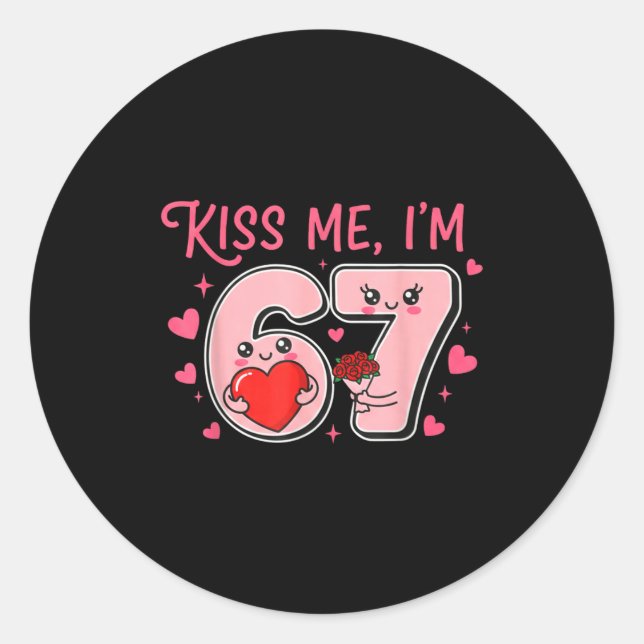 Sticker Rond Groovy Kiss Me I'm 6 7 Heart Valentine Day 67 Meme (Devant)