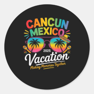 Sticker Rond Groupe de voyage à Cancun au Mexique sur la plage 