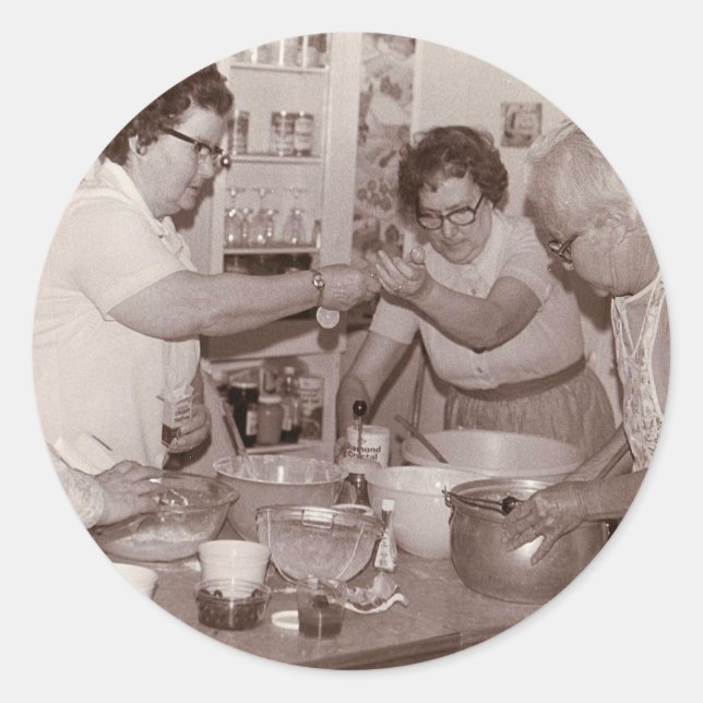 Sticker Rond Groupe vintage de femmes cuisine photo (Devant)
