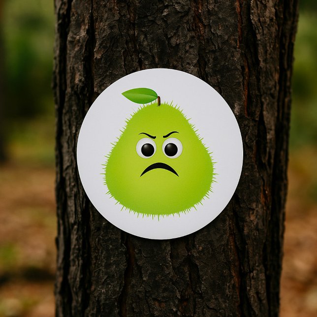 Sticker Rond Grumpy Fuzzy Pear Visage Fruit drôle Caractère (Créateur téléchargé)