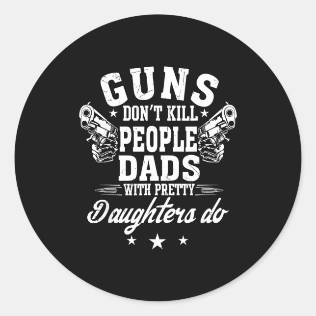 Sticker Rond Guns Don't Kill People Dads With Pretty Daughters  (Devant)