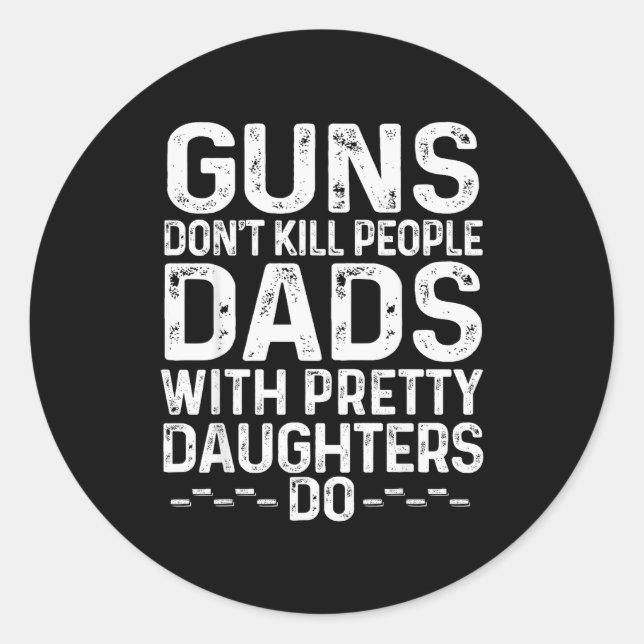 Sticker Rond Guns Don't Kill People Dads With Pretty Daughters  (Devant)