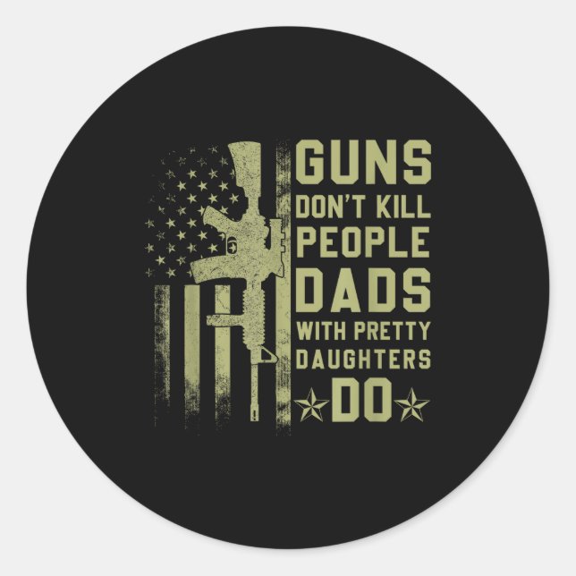 Sticker Rond Guns Don't Kill People Dads With Pretty Daughters  (Devant)