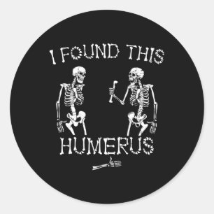 Sticker Rond Halloween Squelette J'Ai Trouvé Ce Humerus Drôle H