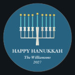 Sticker Rond Hanukkah Menorah in Blue Personalized<br><div class="desc">Un accueil Hanoukka simple avec une menorah éclairée en bleu. Tout le texte peut être customisé pour que vous puissiez utiliser votre orthographe Hanoukka préférée.</div>