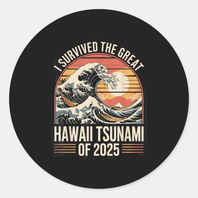 Sticker Rond Hawaii Tsunami 2025 I Survived Wave Retro (Devant)