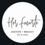Sticker Rond Heather Elegant noir blanc minimaliste Mariage mod<br><div class="desc">Des autocollants de faveur de mariage modernes avec un design simple avec "Son Favori" dans une élégante typographie de script avec vos noms et date mariage dans une police sans serif minimaliste. Tous les éléments de conception sont en noir et blanc. Un design chic pour n'importe quel style de mariage....</div>