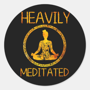 Sticker Rond Heavily Meditated - Funny Meditation & Yoga