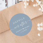 Sticker Rond Heureux À Tout Jamais Mariage Bleu Poussiéreux<br><div class="desc">Ajoutez une touche romantique finale à votre jour de mariage avec ces autocollants de mariage Happily Ever After — un moyen intemporel de personnaliser vos cartes "save the date", vos cadeaux de remerciement, vos invitations ou vos cartes de remerciement. Avec une écriture calligraphique élégante sur un fond bleu poussiéreux et...</div>