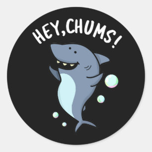 Sticker Rond Hey Chums Drôle Toothy Shark Pun