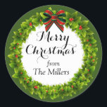 Sticker Rond Holly Berry Wreath Custom Christmas<br><div class="desc">Une couronne traditionnelle rouge et verte de baies sainte avec votre salutation de Noël personnalisée. Remplacez l'exemple de texte par votre nom ou un autre texte. Pour modifier la taille de la police ou de la police,  cliquez sur le bouton "customiser".</div>