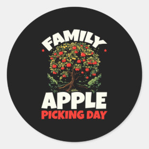 Sticker Rond Homme cueillant des fruits d'arbre amateur de perf