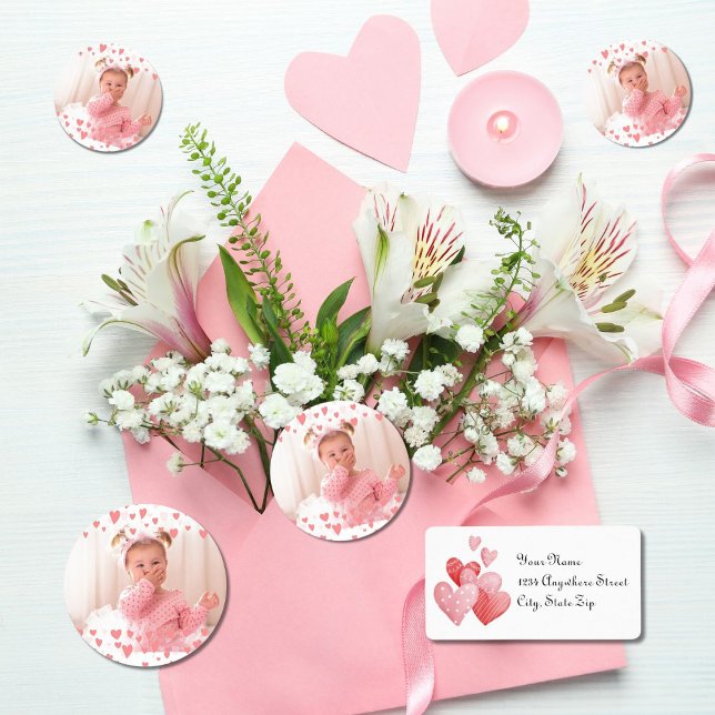 Sticker Rond Hugs & Kisses Photo avec Coeurs roses Valentine (Stickers and Mailing Labels)
