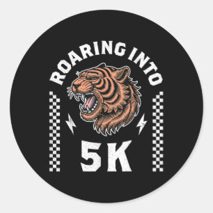 Sticker Rond Hurlement dans 5k Tigre Rugissant Garçon Retour à