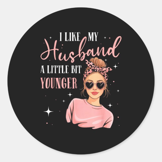 Sticker Rond I Like My Husband A Little Bit Younger Funny Sayin (Devant)