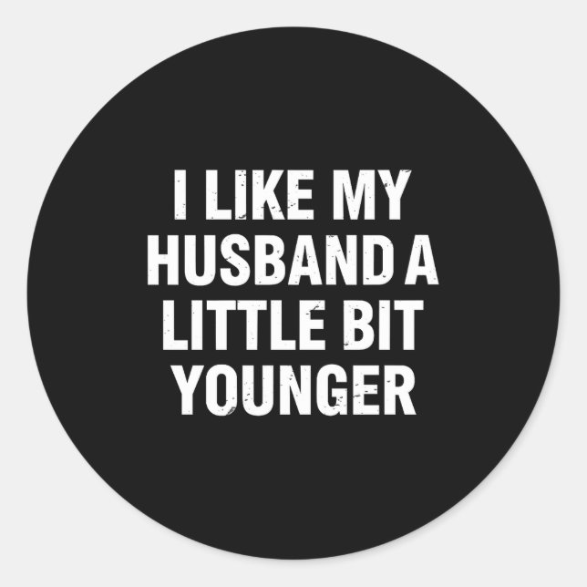 Sticker Rond I Like My Husband A Little Bit Younger Funny Sayin (Devant)