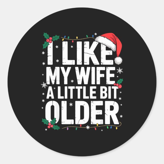 Sticker Rond I Like My Wife A Little Bit Older Funny Husband Ch (Devant)