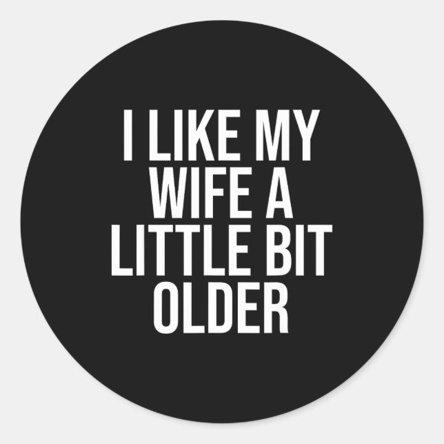 Sticker Rond I Like My Wife A Little Bit Older Funny Husband Qu (Devant)