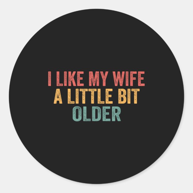 Sticker Rond I Like My Wife A Little Bit Older Funny Husband Sa (Devant)