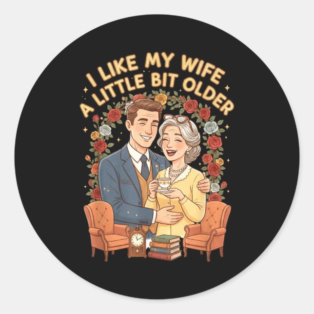 Sticker Rond I Like My Wife A Little Bit Older Funny Saying Wom (Devant)