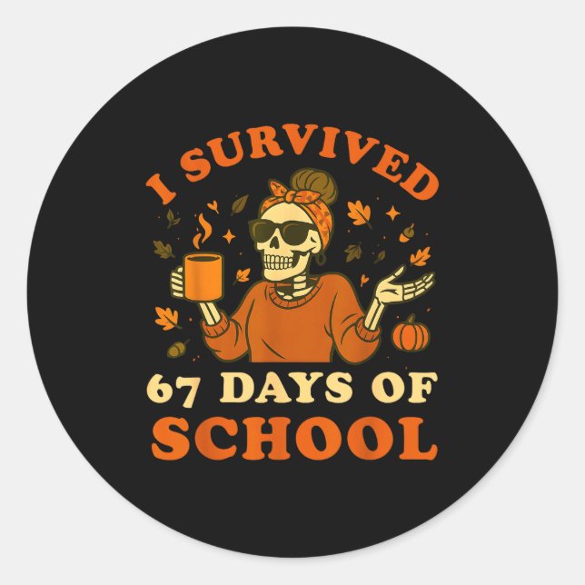 Sticker Rond I Survived 67 Days Of School Teacher Skeleton Funn (Devant)