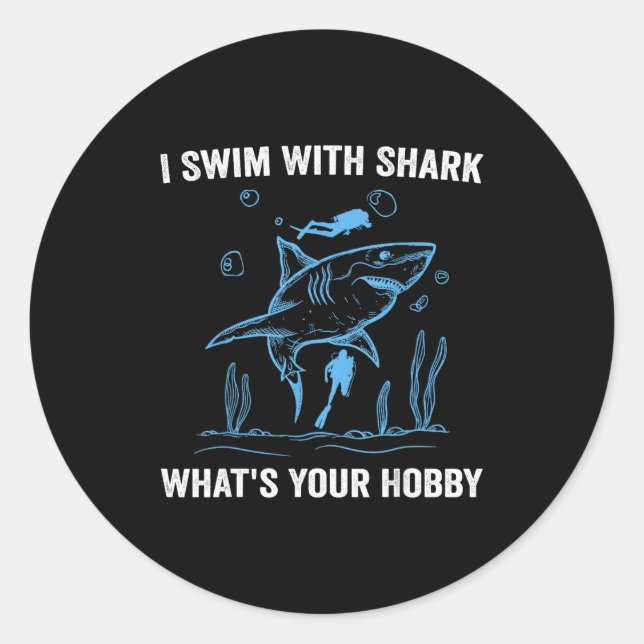 Sticker Rond I Swim With Shark, What's Your Hobby, Funny Scuba  (Devant)