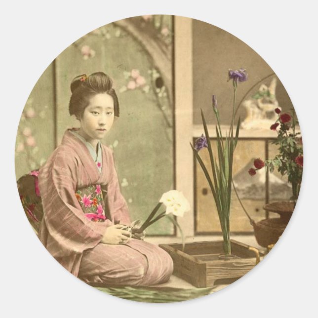 Sticker Rond Ikebana - De Belles Kimono Girls Organisent Des Fl (Devant)