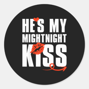 Sticker Rond Il est mon baiser de minuit Bonne année drôle asso
