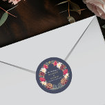Sticker Rond Imaginaire Enchantée jardin floral mariage<br><div class="desc">Elégante,  fantaisiste,  Imaginaire Enchantée Jardin Floral design parfait pour une fête enchantée sur le thème de la forêt. Ce design présente des éléments floraux dans un cadre de feuilles verts et des accents dorés. Correspondance d'articles dans notre boutique pour un thème de fête complet.</div>