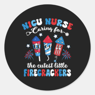 Sticker Rond Infirmière en néonatalogie prenant soin des plus m