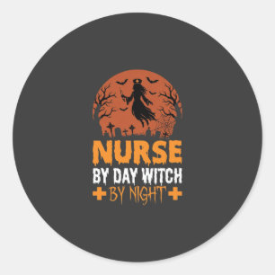 Sticker Rond Infirmière Halloween de Jour Sorcière de Nuit