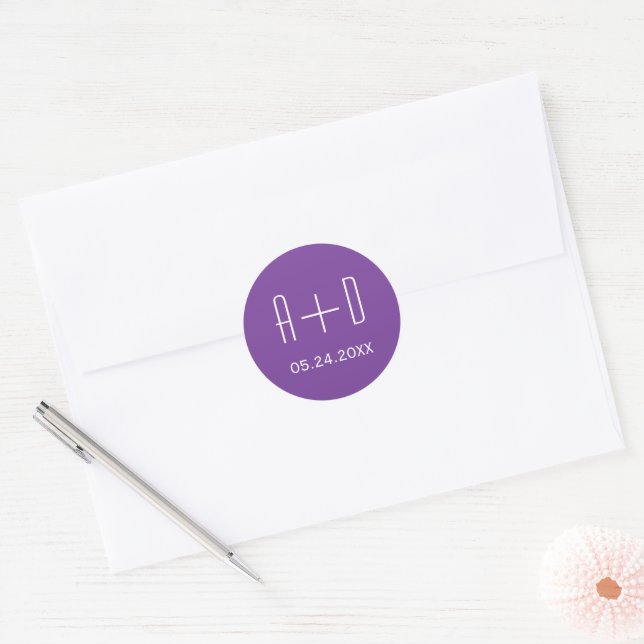 Sticker Rond Initiales blanches, mariage violet simple et éléga (Enveloppe)