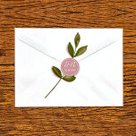 Sticker Rond Initiales simples et élégantes mariage rose poussi<br><div class="desc">Simples et élégants initiales rose rose mariage épais collant enveloppe de joint de joint. Il se coordonne avec notre faire-part de mariage "Arc Floral aux fleurs roses poussiéreuses".</div>