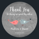 Sticker Rond Inséparables chalkboard Mariage Merci Favor<br><div class="desc">Inséparables sur chalkboard arrière - plan mariage merci étiquettes avec message de remerciement. Ces autocollants de remerciement mariages sont la façon parfaite de personnaliser vos faveurs de mariage. Ajoutez vos noms de mariée et de mariée et la date du mariage et vous pouvez modifier le texte du Merci.</div>