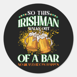 Sticker Rond Irlandais buvant de la bière St. Patrick's Day
