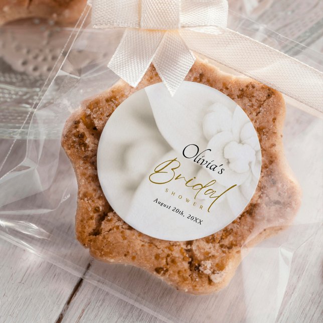 Sticker Rond Ivory Bloom & Elegant Gold Script Fête des mariées (Créateur téléchargé)