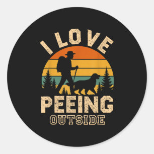 Sticker Rond J'adore uriner dehors - Mème hilarant de randonnée