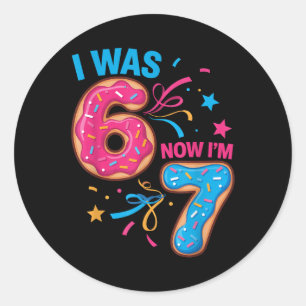 Sticker Rond J'ai eu 7 ans pour mon anniversaire J'avais 6 ans