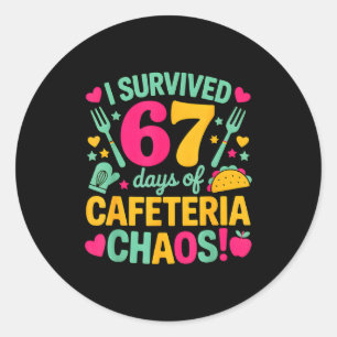 Sticker Rond J'ai survécu 67 jours de chaos de cafétéria Nourri