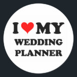 Sticker Rond J'aime mon Wedding planner<br><div class="desc">Utilisez l'outil de recherche de mon magasin pour trouver d'autres marchandises Wedding planners. I Love My Wedding planner produits disponibles sur les chemises, sweatshirts, chemises pour enfants, onsies pour bébé, autocollants, magnets, et beaucoup plus de vêtements Wedding planner entièrement personnalisables à vos spécifications. Si vous aimez ce que vous voyez,...</div>