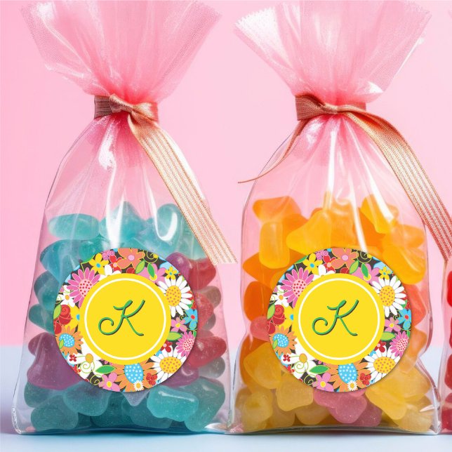 Sticker Rond Jardin de fleurs printanières fantaisistes avec mo (Chic Spring Flowers Garden Kid's Birthday Party Favor Monogram Sticker / Envelope Seal @ fat_fa_tin)