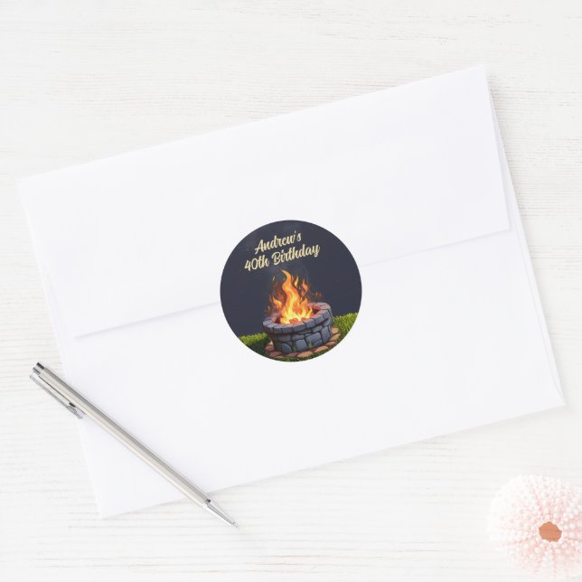 Sticker Rond Jardin Fire Pit Bonfire Cookout, Anniversaire BBQ (Enveloppe)