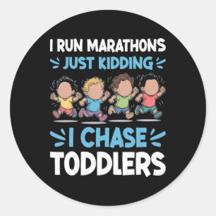 Sticker Rond Je cours au marathon, je plaisante, je poursuis de